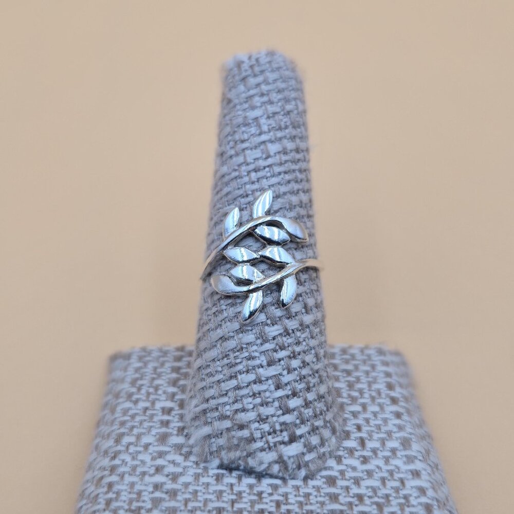 Size 7.75 Sterling Silver Leaf Nature Pattern Band Ring A4716